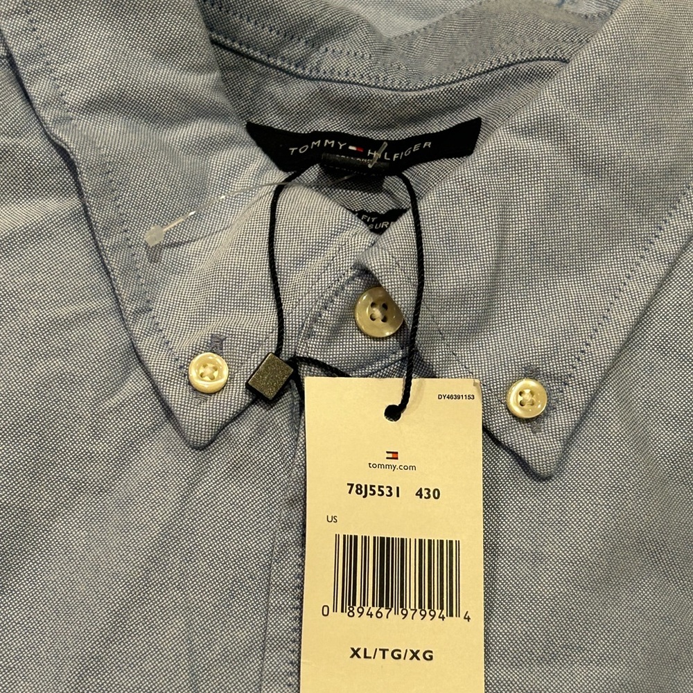 Tommy Hilfiger men’s XL blue button down dress shirt